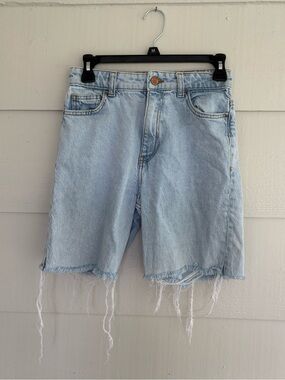 Zara Light Wash Denim Bermuda Shorts Frayed Hem Size US 2